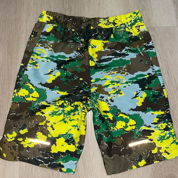 NWT The North Face green camouflage shorts - Picture 2 of 5
